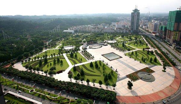 廣場用洗地機應(yīng)該避免哪些不當操作