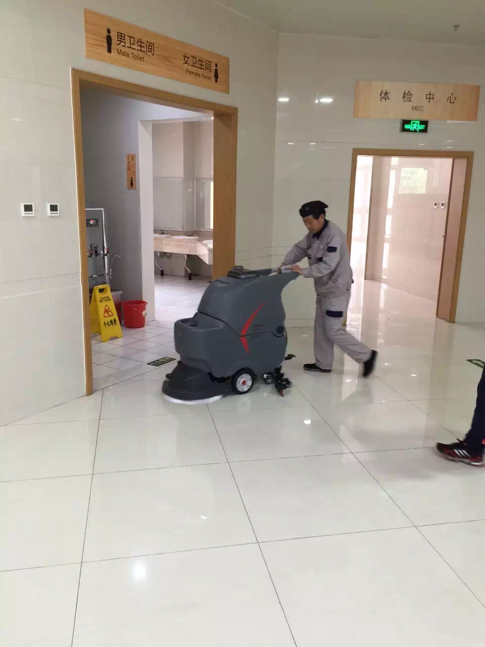 醫院應該選擇什么樣的洗地機？